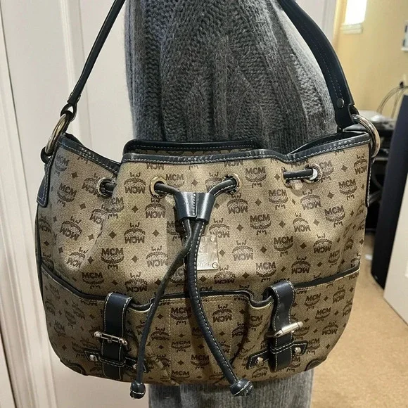 MCM DRAWSTRING HOBO - Picture 16 of 16